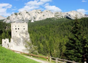 Camminando_Castello_Di_Andraz